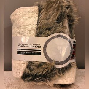 NEW!!! Knitted Twist Faux Fur Cuff Christmas Tree Skirt